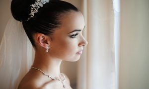 Acconciature-sposa-capelli-lisci