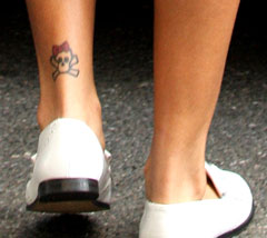 rihanna-tatuaggio-teschio