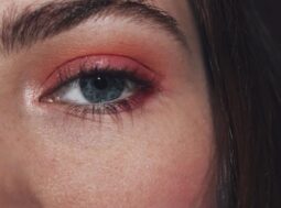 eyeliner rosso