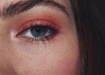 eyeliner rosso
